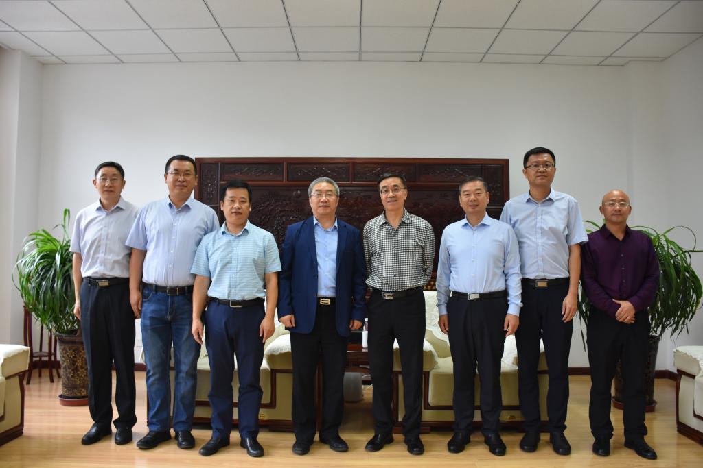 复旦大学武利民教授、周树学教授两位专家来我校作报告