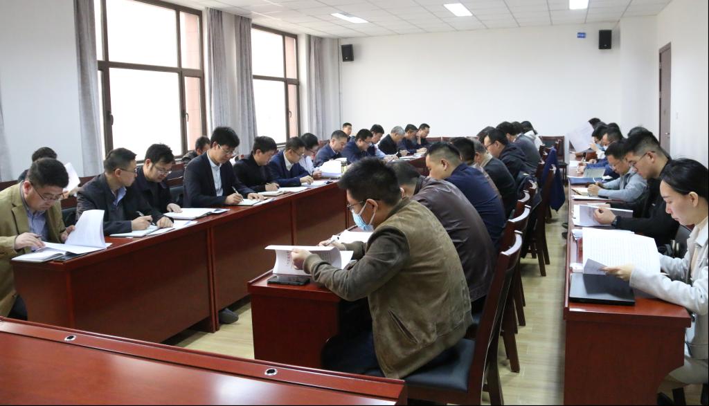 学校召开新学期科技工作推进会