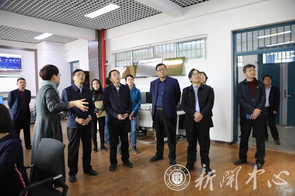 甘肃日报社社长王光庆一行来我校调研交流