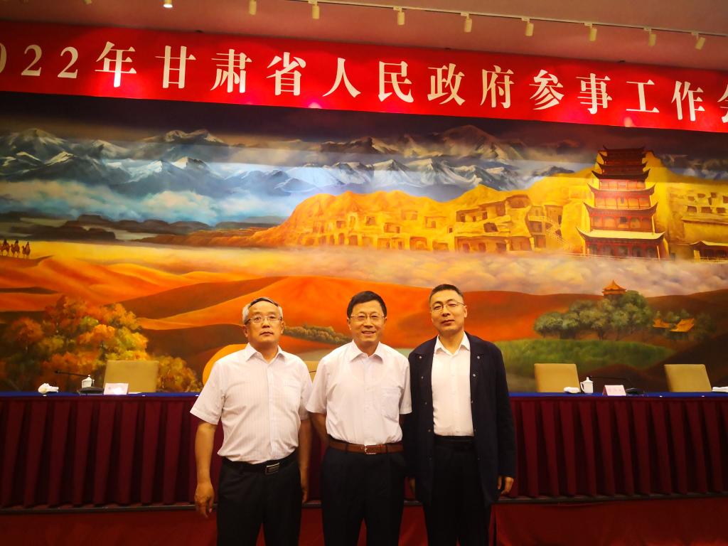 我校褚衍东、王永顺两位省政府参事受表彰