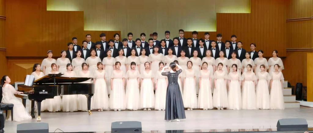 我校在“永远跟党走”全省高校合唱展演中获得佳绩