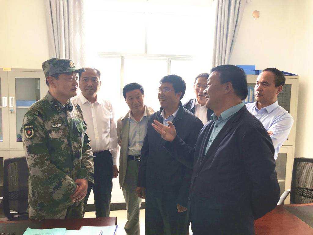 省委常委省军区政委蒲永能视察我校脱贫攻坚工作