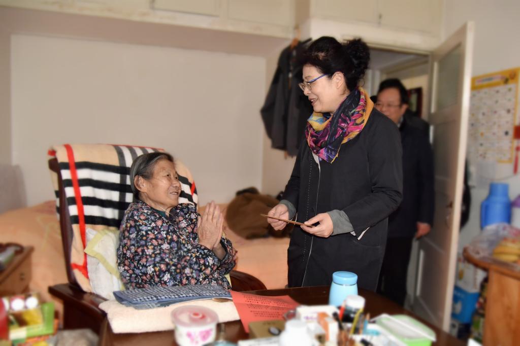 学校开展访贫问苦“送温暖”及节前慰问活动