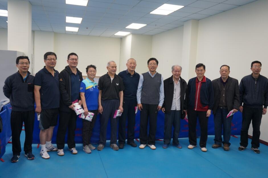 杨子江校长等看望离退休老同志