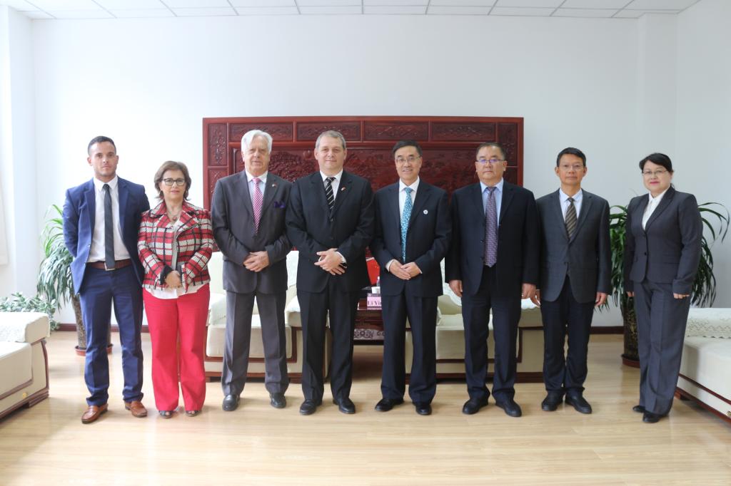 校长李引珍会见乌拉圭弗罗里达省政府和企业家代表团一行