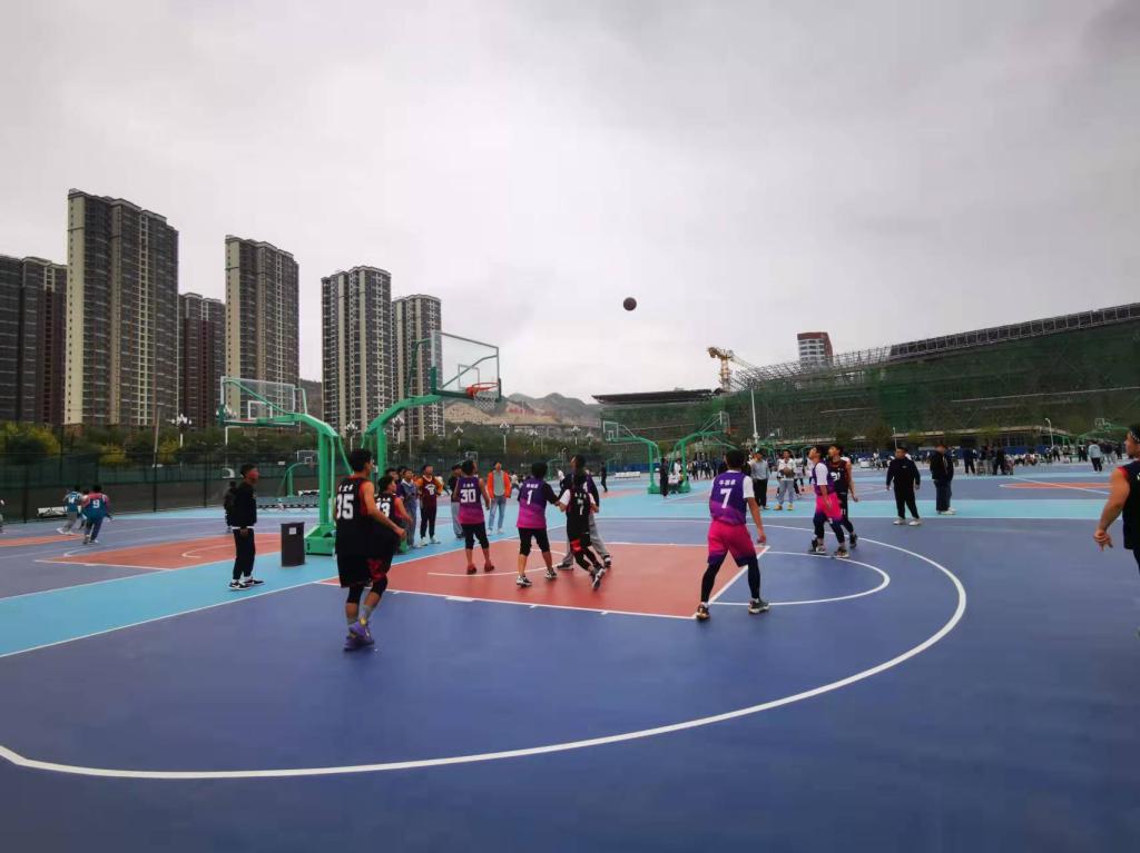 我校“天际杯”第五届班级篮球联赛开赛