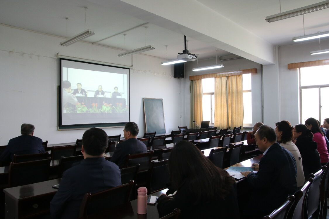  学校组织思政课教师参加“周末理论大讲堂”学习活动