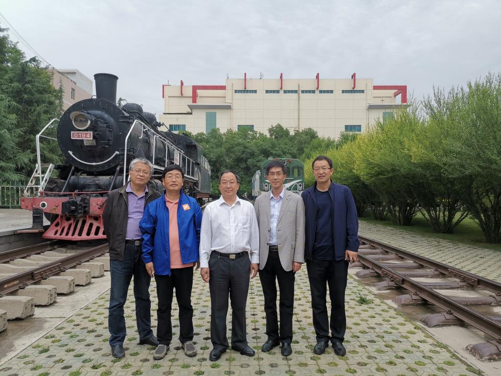 我校邀请教育部机械类专业教指委委员黄洪钟教授来校指导交流