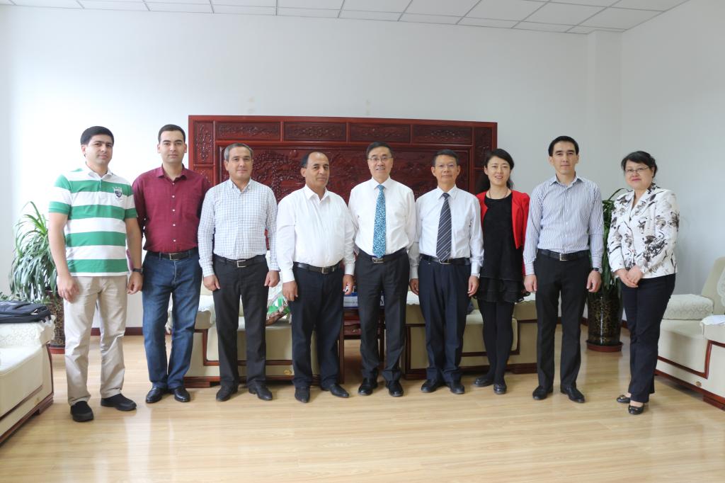 土库曼斯坦国立交通通讯大学青年教师团来我校研修培训