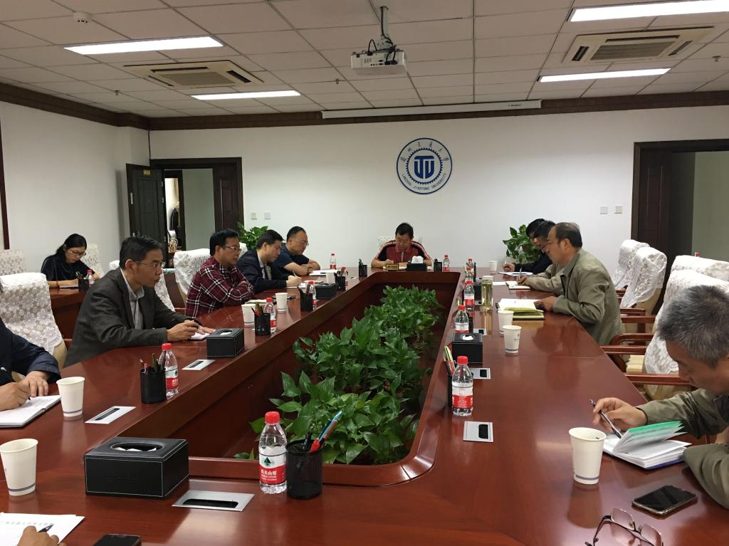 学校召开脱贫攻坚帮扶领导小组会议