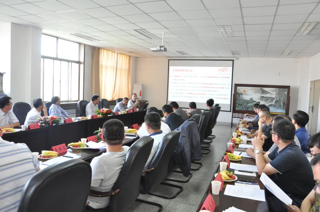 【聚焦校庆】学校举行“迎校庆”校企联合人才培养座谈会