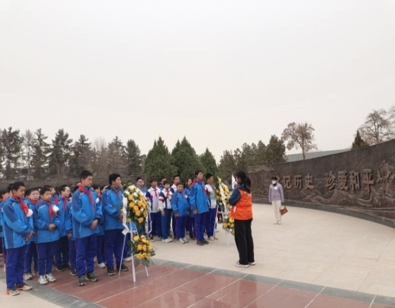 附属中学开展“追寻先烈足迹 传承红色精神”清明节祭扫活动