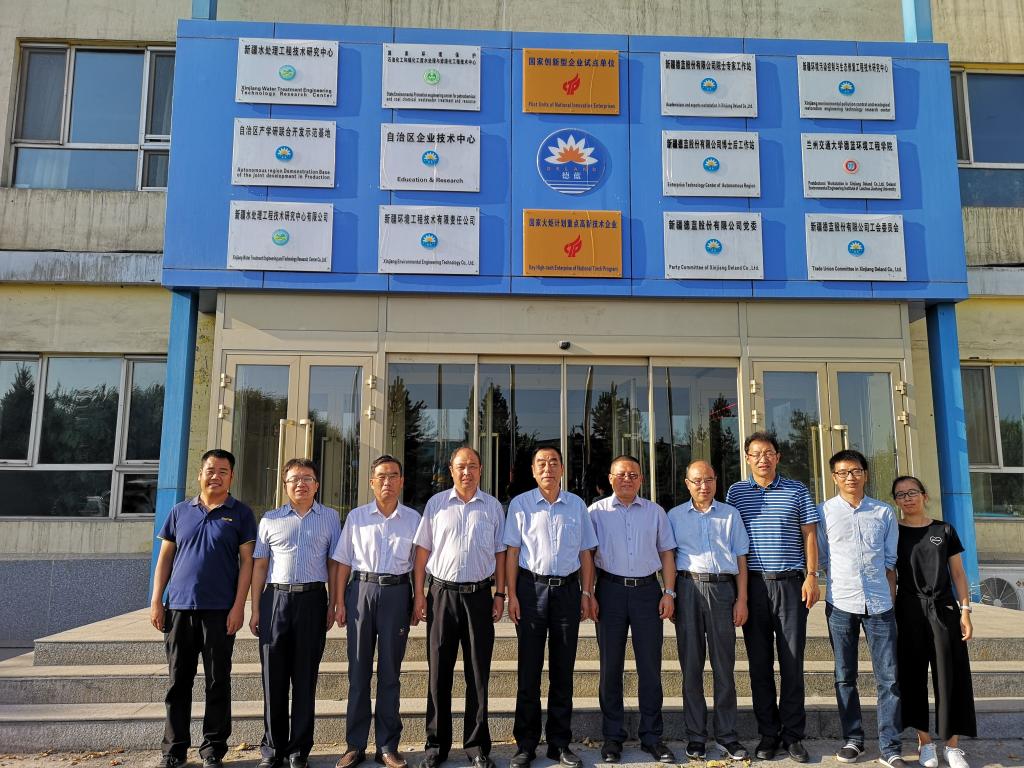 买寿清副书记、张国珍副校长一行赴新疆走访合作企业及校友