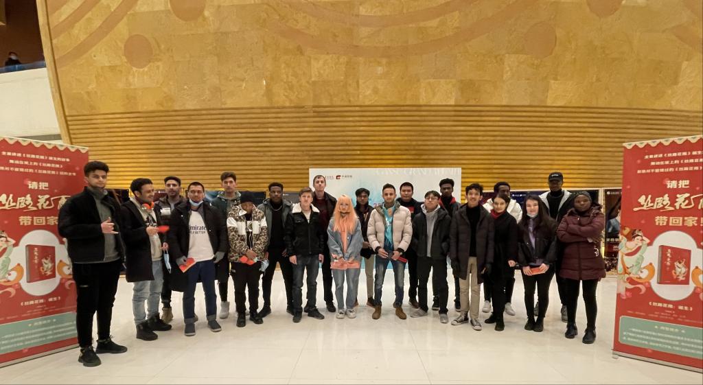 舞从敦煌来 丝路花雨浓——国际教育学院组织在校留学生观看经典舞剧《丝路花雨》