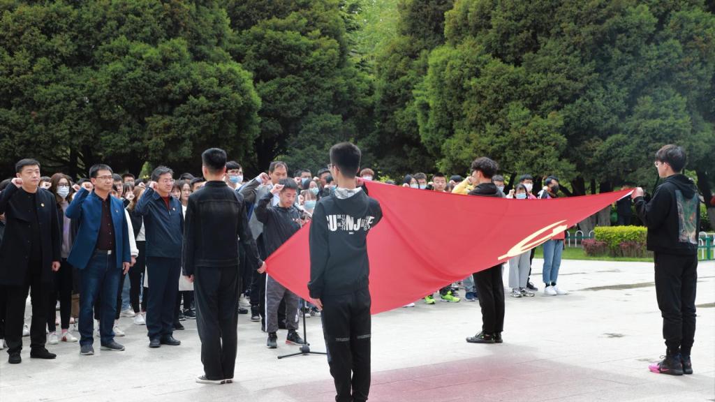 【党史学习教育】化学与生物工程学院举办“重走长征路”校园打卡活动
