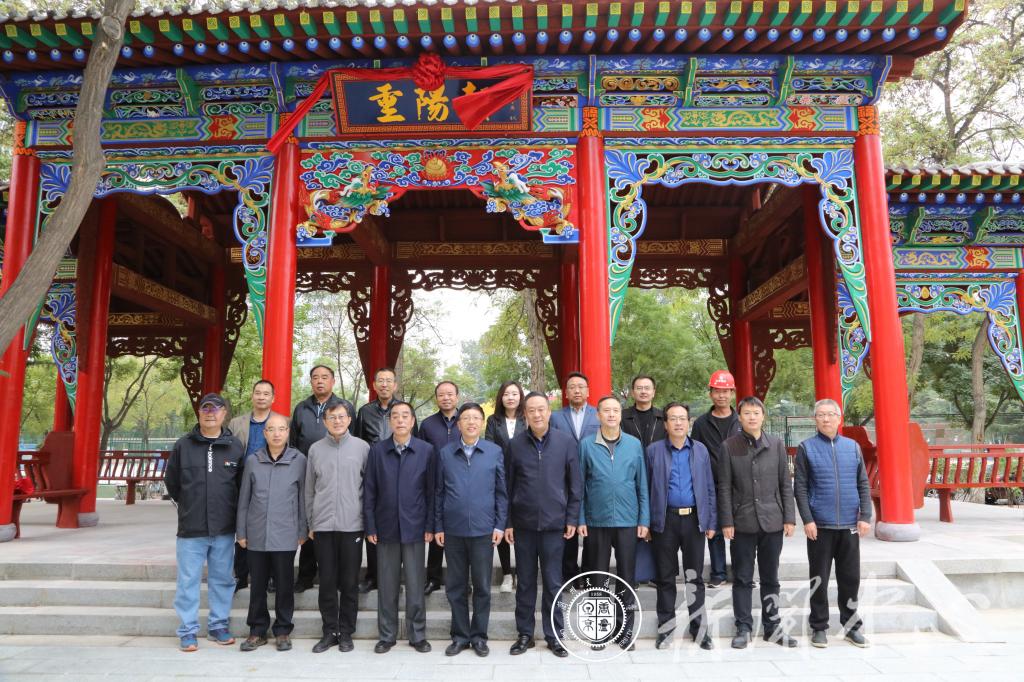 校领导杨子江、买寿清调研离退休工作并为“重阳轩”“雪松亭”揭牌