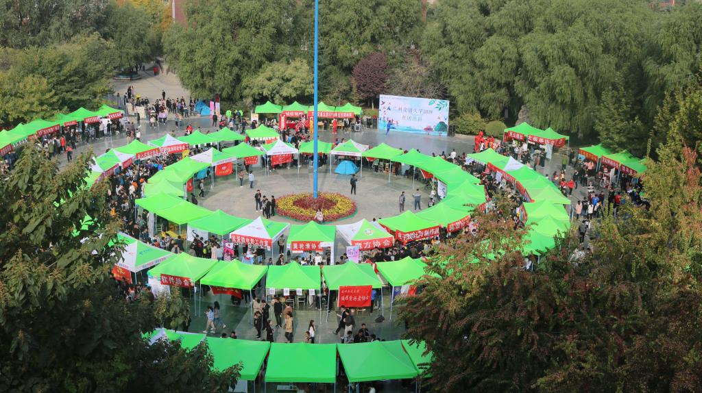 我校举办学生社团纳新活动