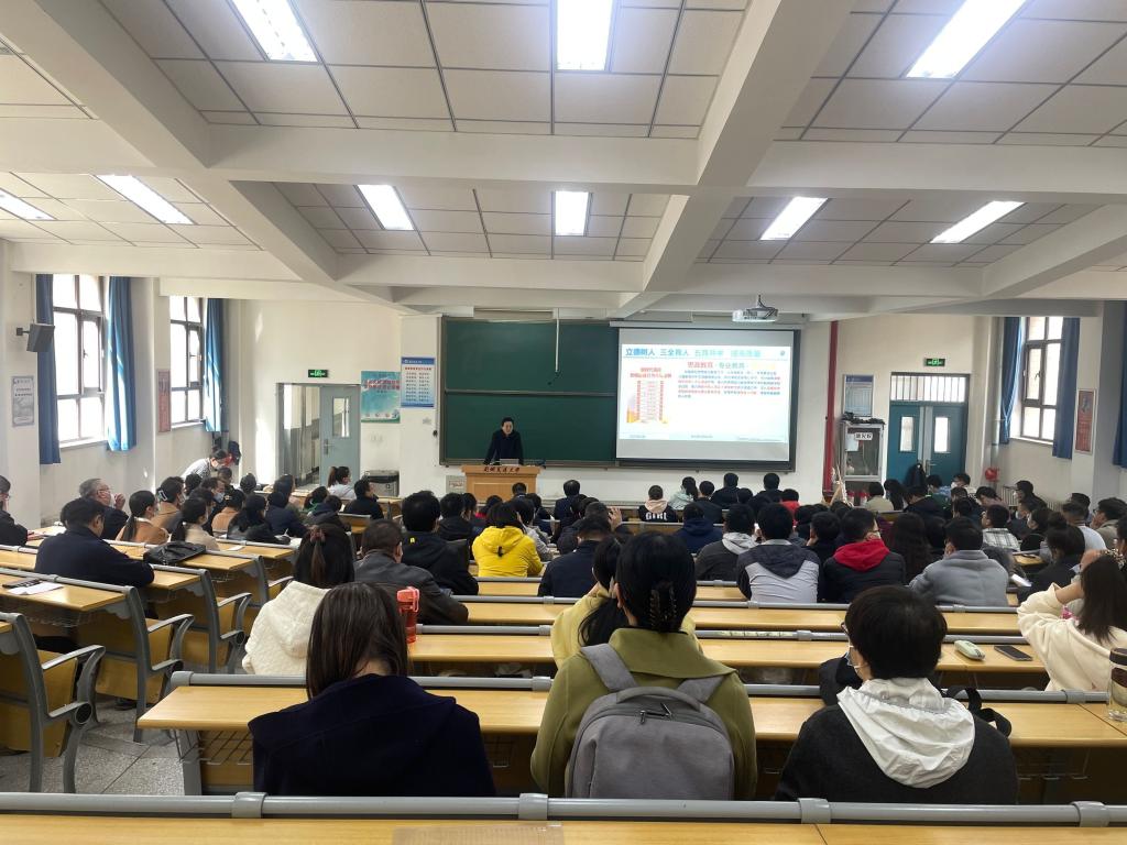 学校组织召开本学期课程教学评价及主讲资格认定工作布置会