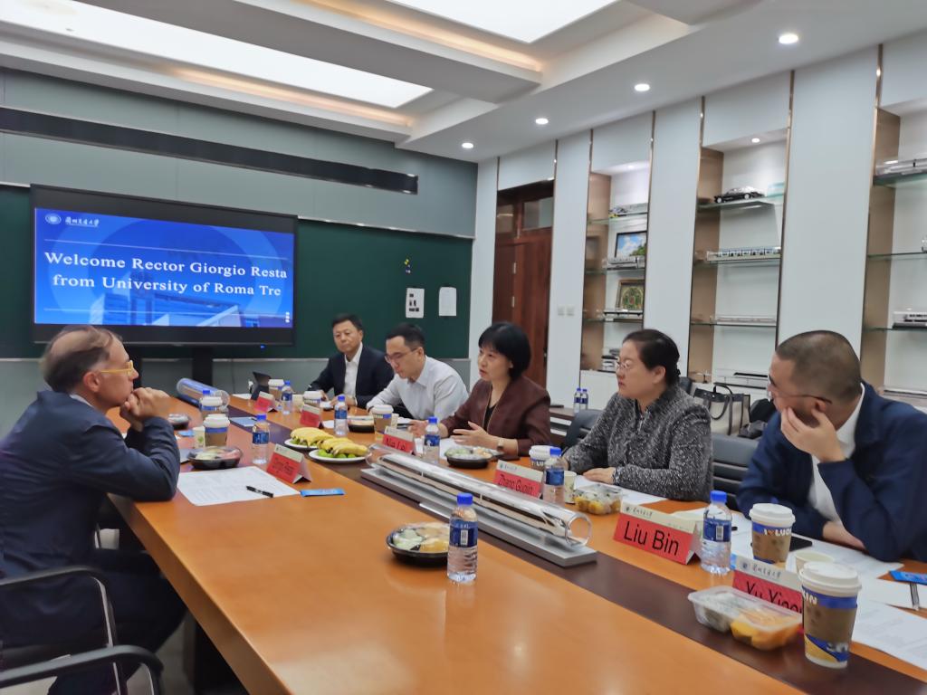 我校与意大利罗马第三大学举行合作交流座谈会