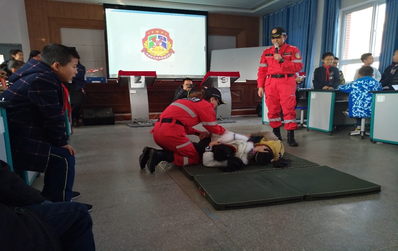 交大附小举办“全国交通安全日”主题活动