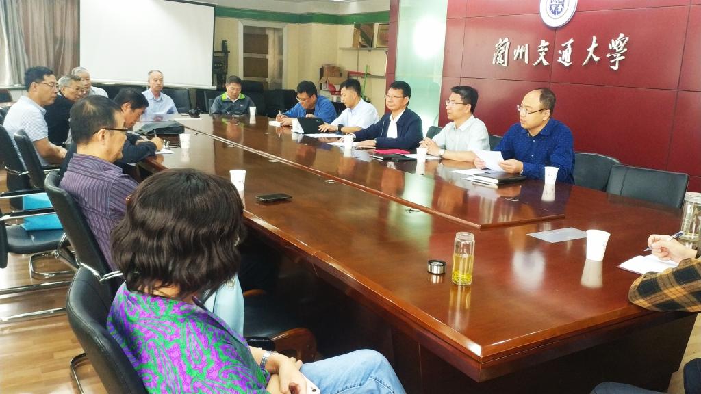 学校召开研究生培养质量督导委员会工作会议