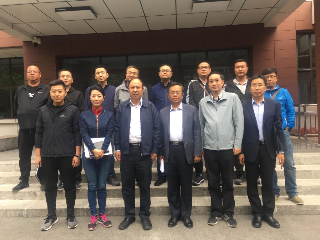 学校召开新增派驻村干部动员欢送会