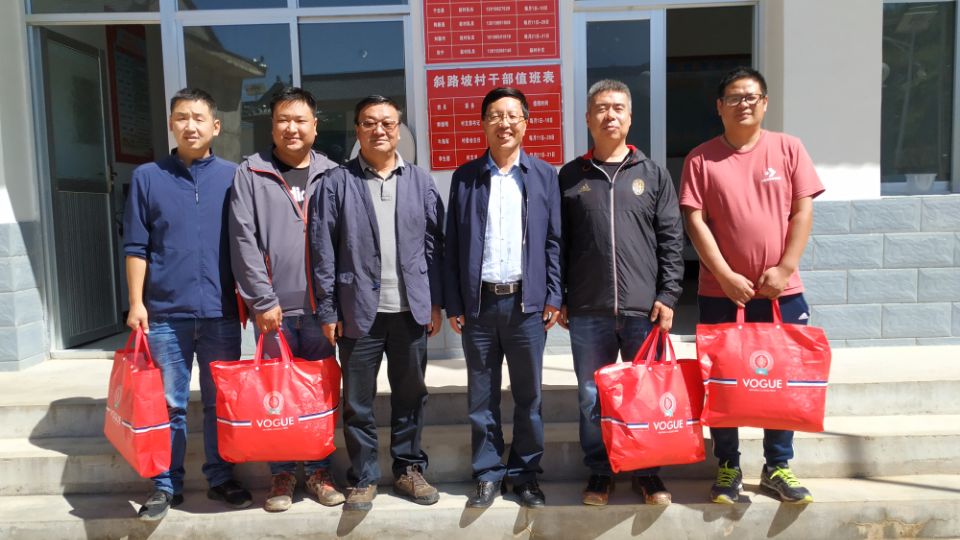 杨子江书记看望我校驻村干部