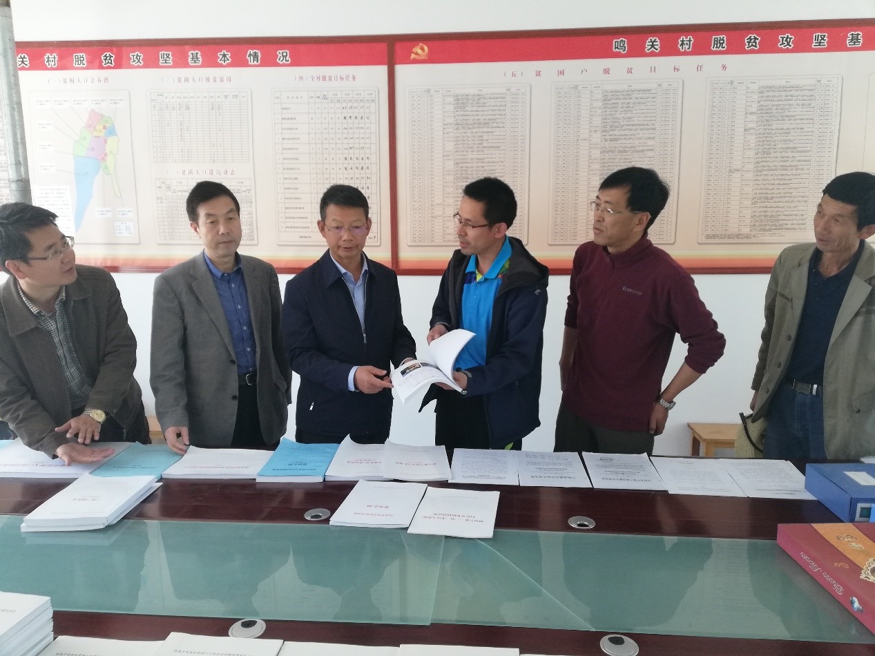 陈兴冲副校长赴康乐县鸣关村看望驻村干部指导落实“一户一策”