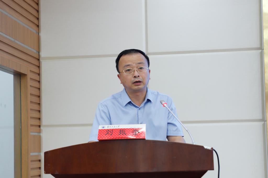 刘振奎为本次结业典礼致辞,他指出,加快教育现代化,建设教育强国,办好