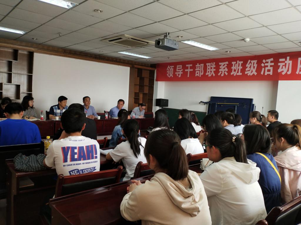 党委副书记买寿清深入汉语国际教育1501班座谈交流