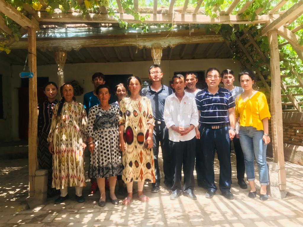 我校开展家校心连心 教育手牵手暑期家访活动