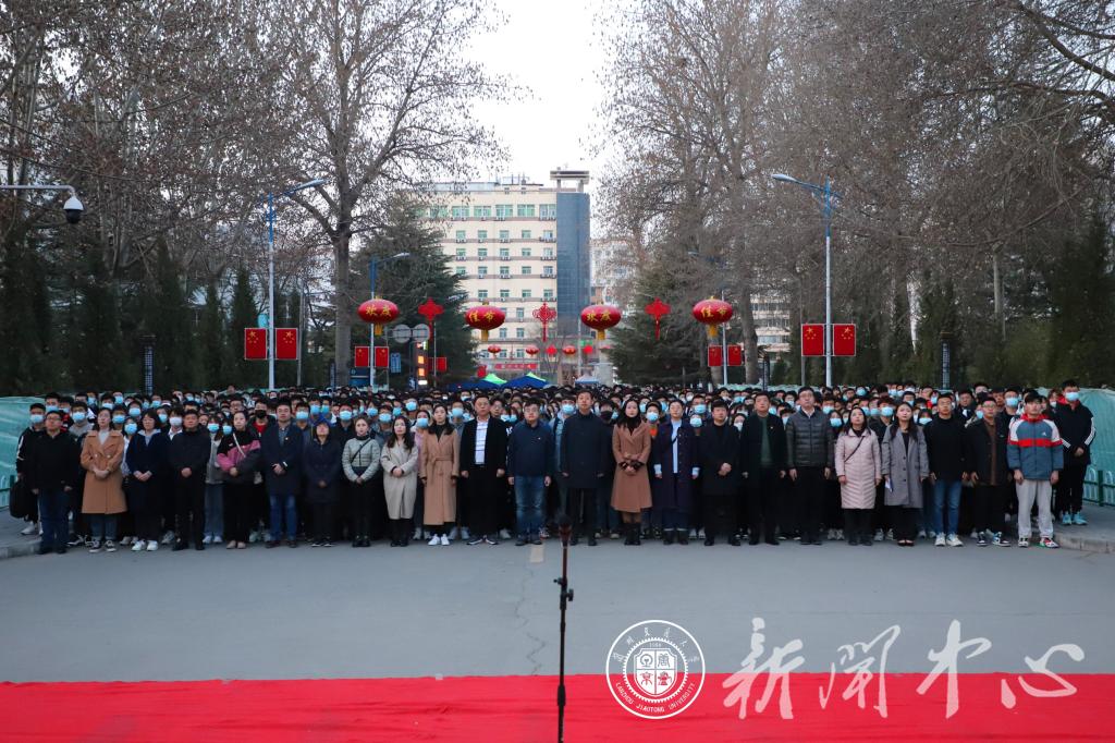 我校举行新学期升旗仪式