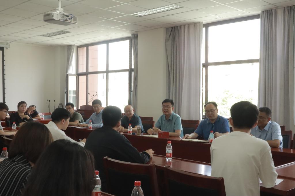 学校召开2022届毕业研究生座谈会