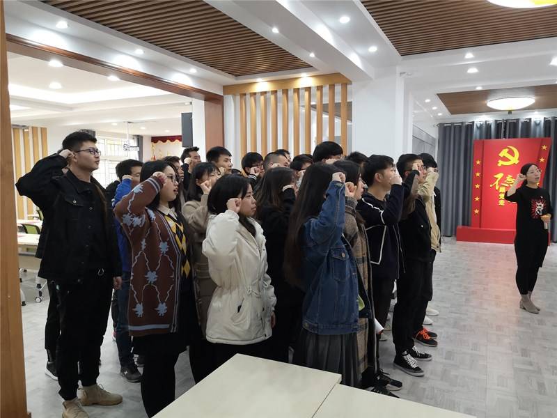 【主题教育】校长李引珍参加材料学院“礼赞祖国·喝彩青春”朗诵会主题党日活动并与学生党员交流