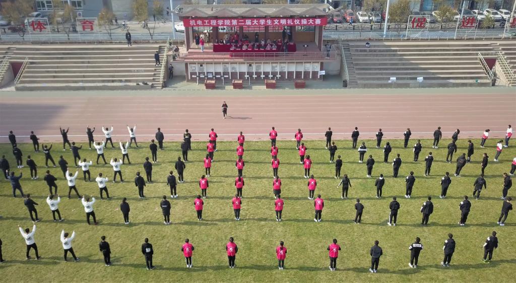 【文明校园】我校千人学子展大学生文明礼仪操风采