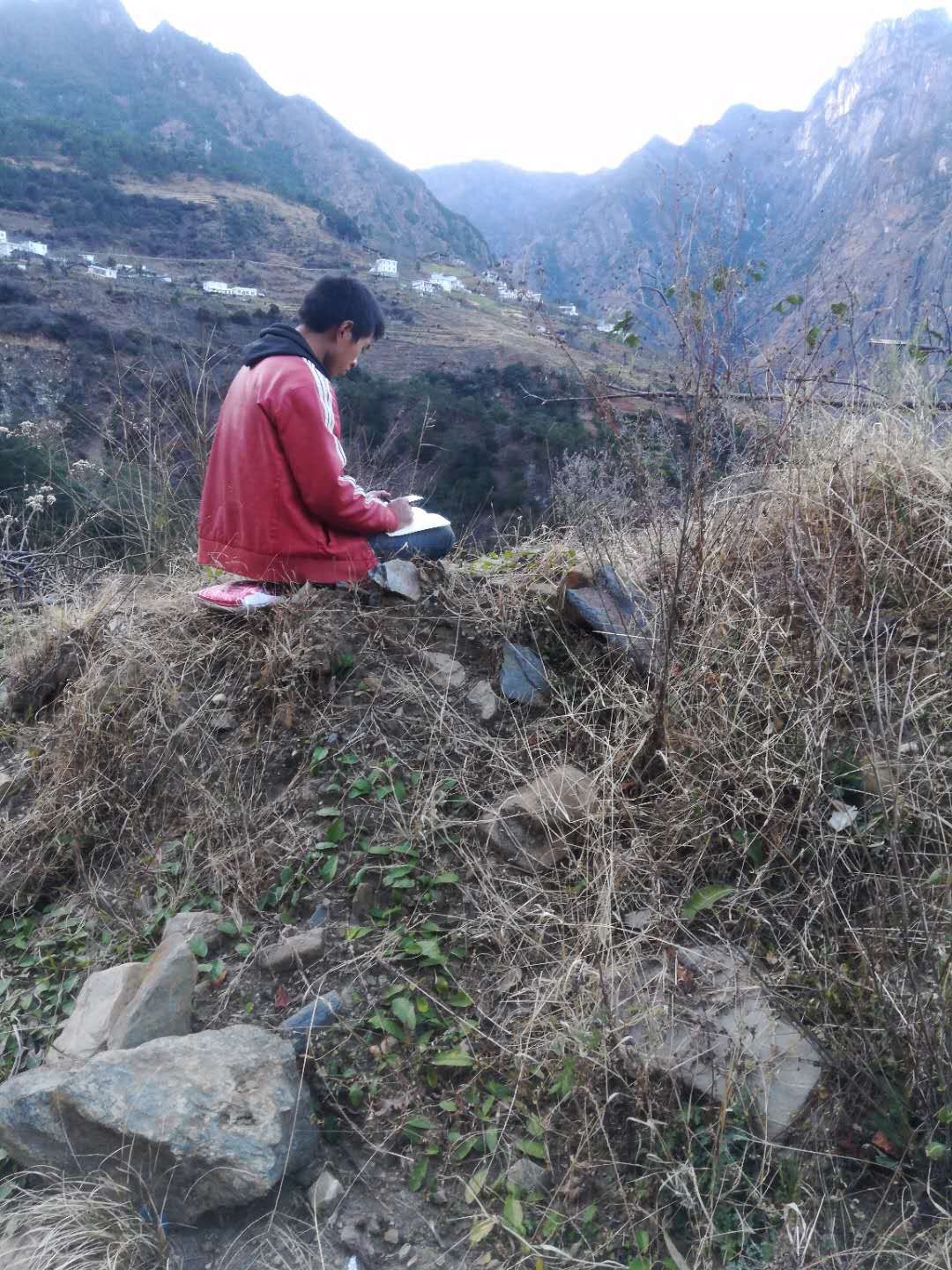 山坡上的云课堂