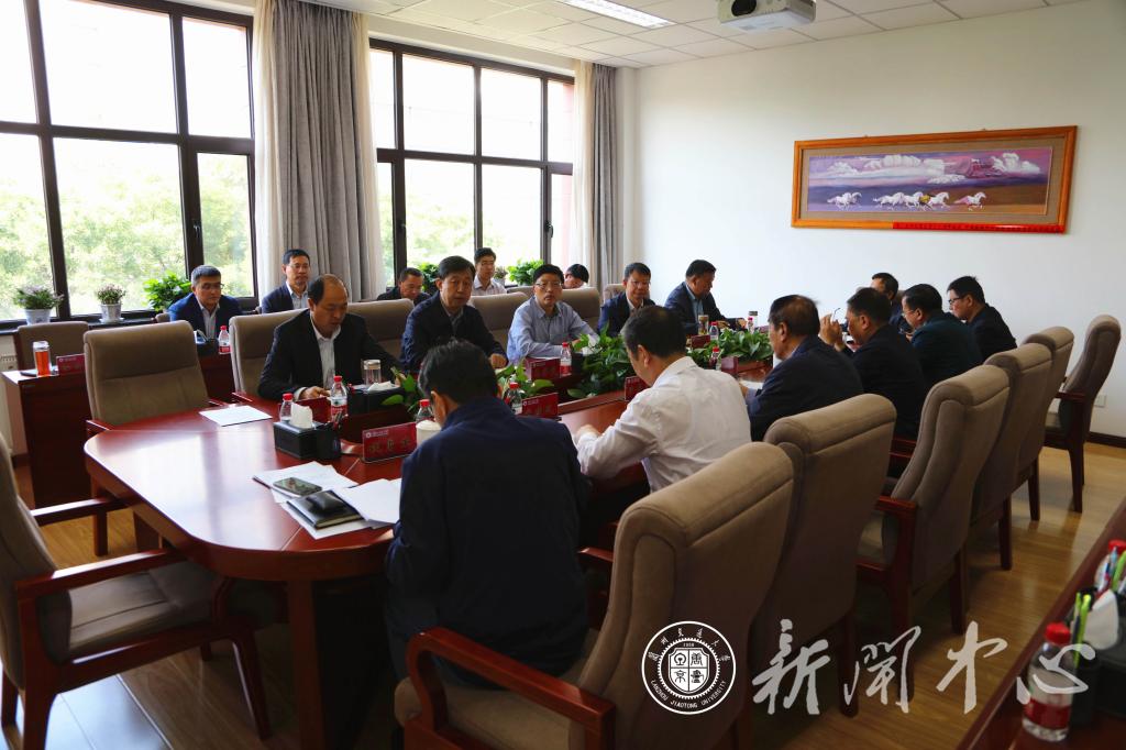 学校召开党委中心组专题学习会议