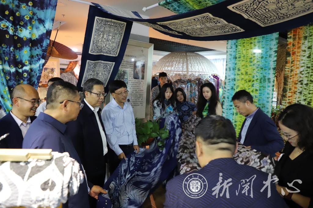 省民委考核验收组来我校实地考察安宁区创建全省民族团结进步示范区工作