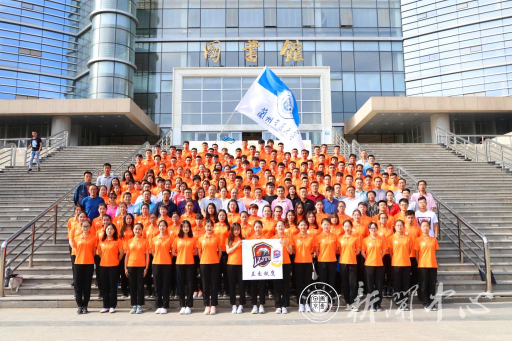 我校举行参加第四届甘肃省大运会代表团授旗仪式