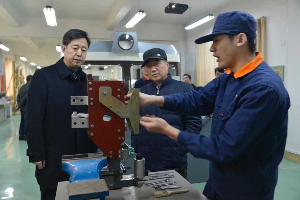 学生工作考核小组前往体育部等四个学院检查工作