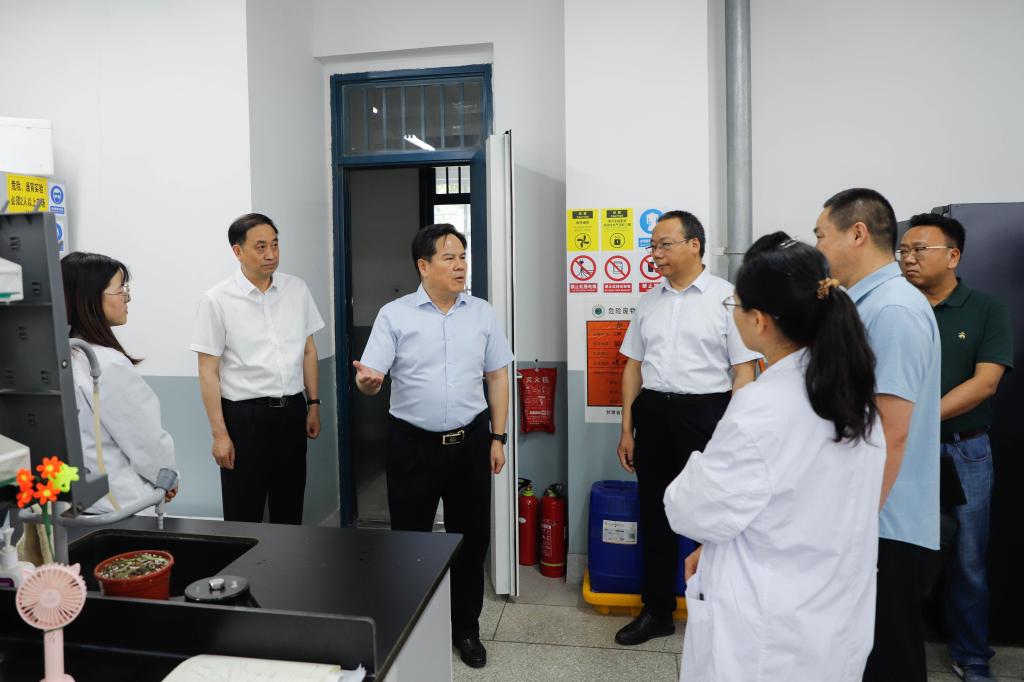 校党委书记狄生奎深入生物学院调研指导工作