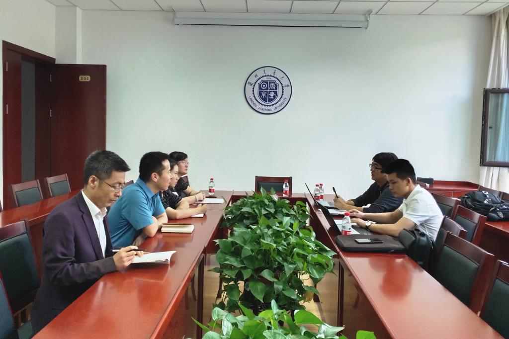 学校开展法律咨询活动