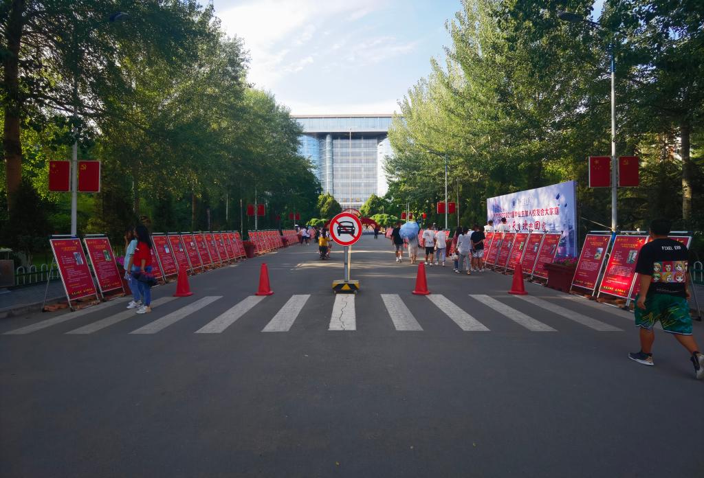 我校举办“青春心向党 奋斗新征程”百名省级优秀毕业生事迹展