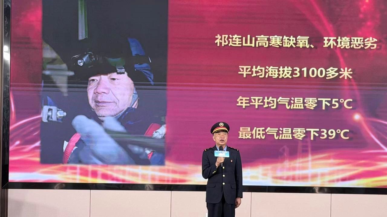 【工人日报】海拔3100米 “高铁直播间”：一位工长与“05后”大学生的心灵对谈