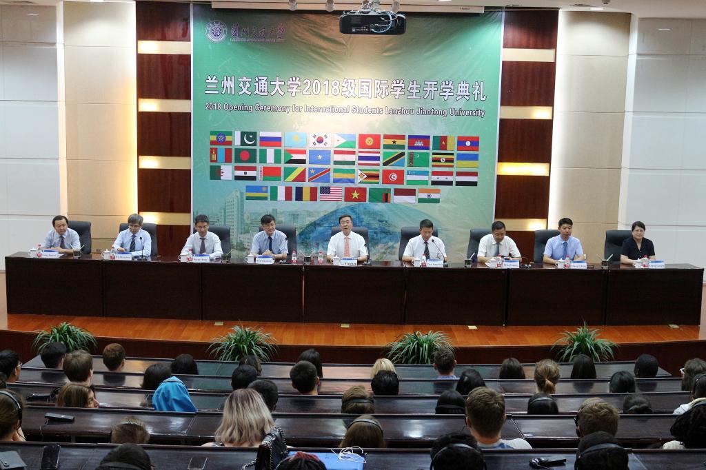 我校举行2018级国际学生开学典礼